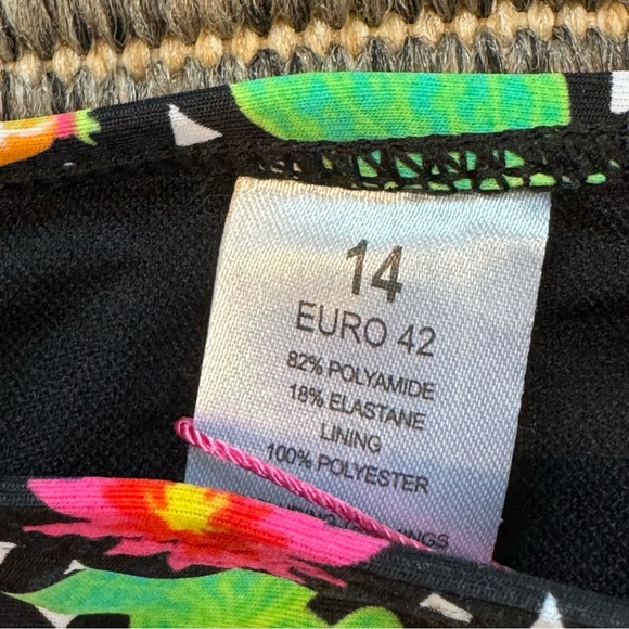 Green and Black Ruffled Bikini Set - Picture 2 of 4